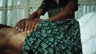 भारतीय देसी गे गांव मालिश और बेडरूम में बड़े लंड का हस्तमैथुन