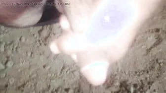 Osito pakistaní le da una paja con polla grande a un joven twink go...