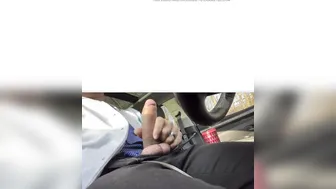 Galã britânico se masturba com pau não circuncidado em van durante ...