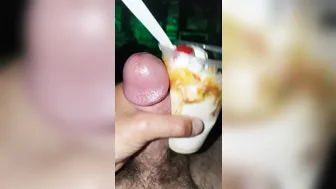 éjaculation au ralenti d'une grosse bite de daddy en plein air