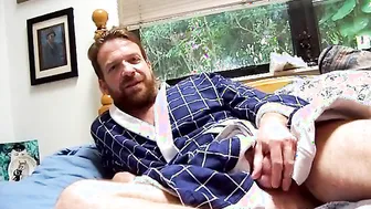 威尔继叔穿浴袍给私人pov手淫