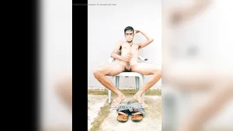 Compilación de corridas en solitario de un twink indio con polla gr...