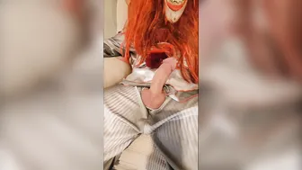 Solo cosplay de payaso con polla enorme y corrida masiva