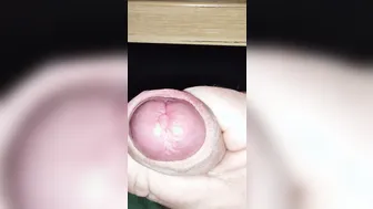 Primer plano de solo twink con gran polla