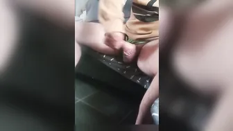 डैडी ने अपना मोटा बड़ा लंड सोलो अमेचर हैंडजॉब में हिलाया