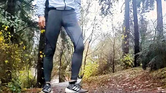 लेटेक्स में बिना अंडरवियर पापा बारिश में सार्वजनिक जगह पर विशाल उभा...