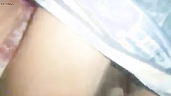 Jeune indien passif prend une grosse bite noire sans capote en amateur