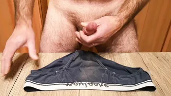 سيسي77 ي masturbate بيدرو حتى القذف على ملابس داخلية فetiشية لأحد ا...