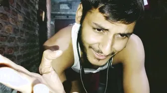 Twink indiano peludo masturba seu pau grande em sessão solo