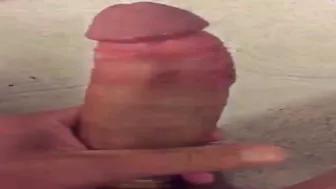 Schwanzanbetung in zeitlupe und handjob mit cumshot
