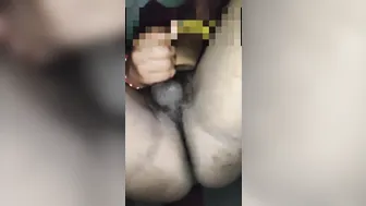 Adolescent indien poilu branle sa grosse bite non circoncise dans l...
