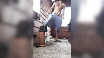 Jovem indiano bi-curioso ativo masturba seu pau grande em solo