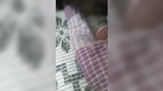 شاب أملس هندي شاب يستمني وحده في المنزل