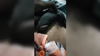 Solo twink se masturba la polla india grande en casa
