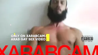 Twink árabe ismael bate punheta com seu pau grande em solo