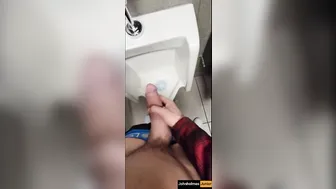 Papi canadiense de polla grande dispara enorme carga de semen en du...