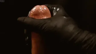 巨大的白鸡巴和低垂的大蛋蛋独自撸管