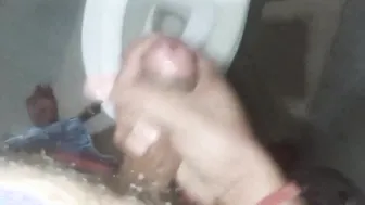 Adolescente desi masturba gran polla negra en baño público
