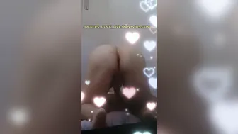 رياضي وحيد يستمني زبه الكبير في مشهد مثلي هاوي