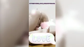رياضي يستمني بمفرده ويلعب في مؤخرته بقضيبه الكبير