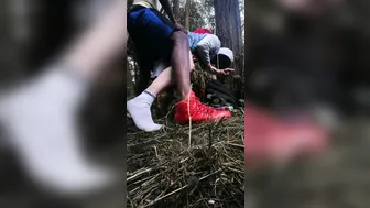 काला मर्द जंगल में क्रूजिंग बॉटम को बिना कंडोम चोदता और क्रीमपाई कर...