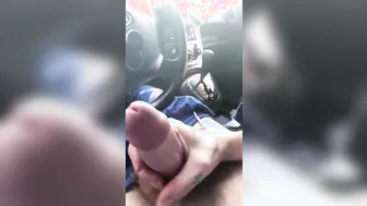 Jeune américain se branle sa grosse bite en solo, taquine et éjacule
