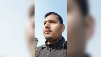 رجل ناضج يستمني وحده ويلاعب زبه الكبير الصلب