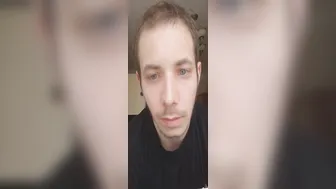 El twink musculoso húngaro gergely molnar dispara una enorme carga ...