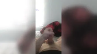 Jeune mince canadien se branle le matin et grosse éjaculation