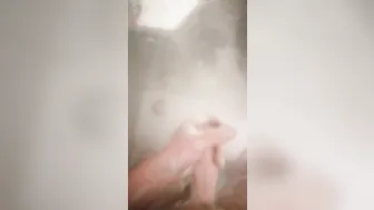 Daddy wichst seinen großen schwanz in der umkleidekabine pov