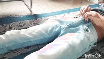 худой индийский твинк дрочит свой огромный черный член в одиночку