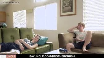 Os meio-irmãos twinks alex meyer e jerk bailey fodem sem camisinha ...