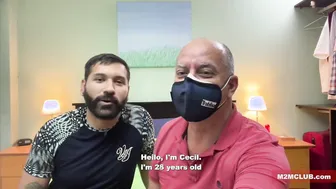 毛茸茸的猛男在业余男同肛交场景中猛干一个家伙