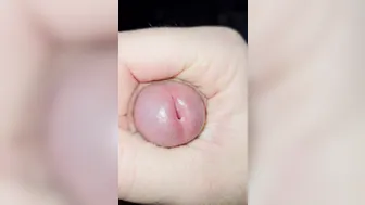 Allemand excité se branle la grosse bite après le travail