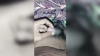 Paja solitaria con polla grande en la mañana fría