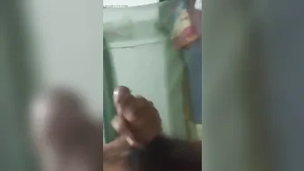 Papai maduro do sri lanka se masturba seu pau grande sozinho