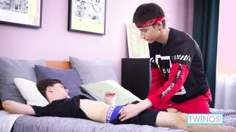 Les petits amis twinks zachari wiks et karol gajda baisent anal san...