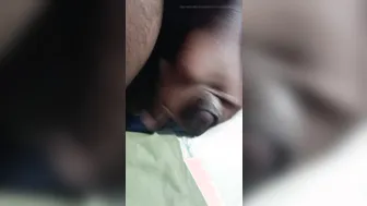 印度泰米尔年轻男孩用大鸡巴独自手淫和打手枪