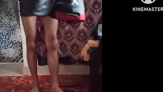 شخص مستقيم فضولي ينيك صديقه المثلي بدون واقي بعد تغيير الملابس