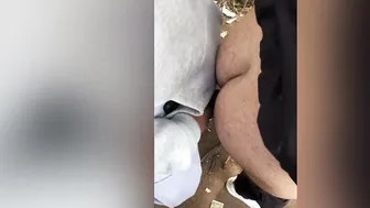 Twink latino caza a daddies casados en el bosque para follar bareba...