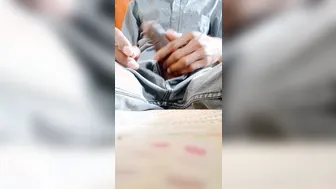 طالب هندي شاب يستمني وحده بعد الغداء