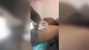 肌肉美国猛男撸大黑屌并射出巨量精液