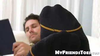 Garanhão jet relaxa com massagem de pés sensual solo