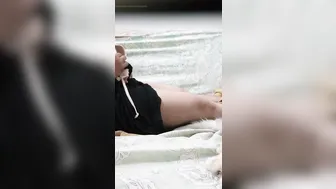 Chefe urso cheira sutiã e se masturba em calcinha
