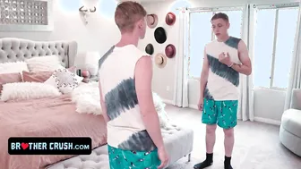 Süßer junger stiefbruder wird von großem schwanz im bareback-anal d...