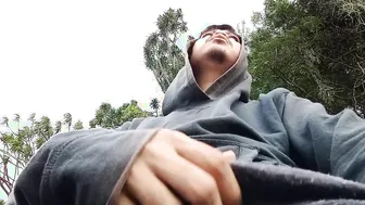 Jovencito filipino se masturba la polla grande y se corre fuerte mi...
