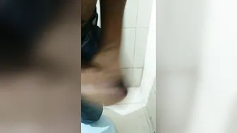 Follada gay india al aire libre con hombres mayores y juguetes