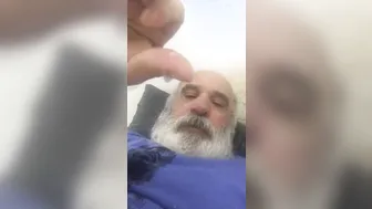 Papai latino bate punheta com seu pau grande sozinho