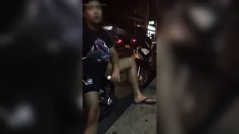 菲律宾小鲜肉在马尼拉繁忙街道上撸大屌