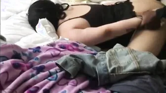 Semental negro folla a pelo a travesti en encuentro interracial ama...